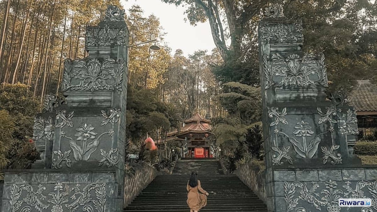 Wisata religi Gunung Kawi di Kabupaten Malang Jawa Timur